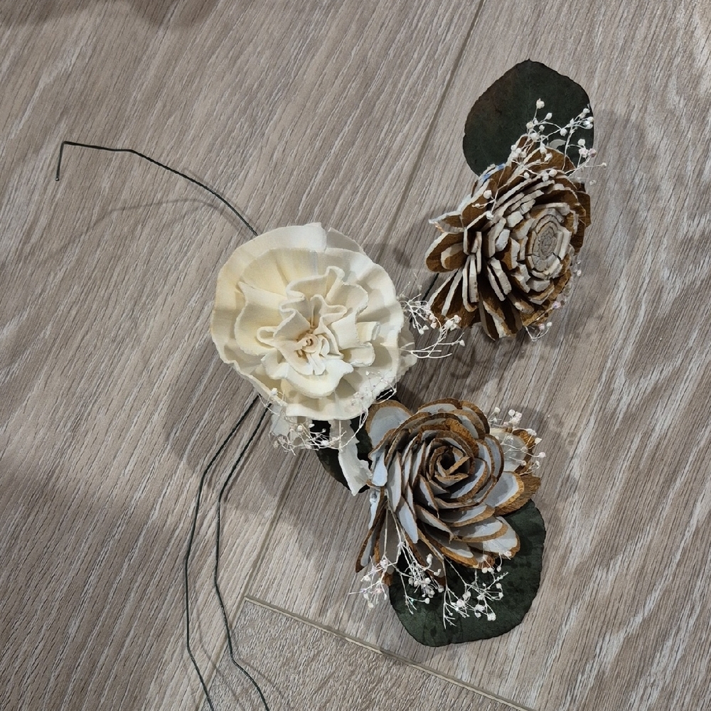 Floral Arrangements Accessory in Cream and Brown Wood Flowers